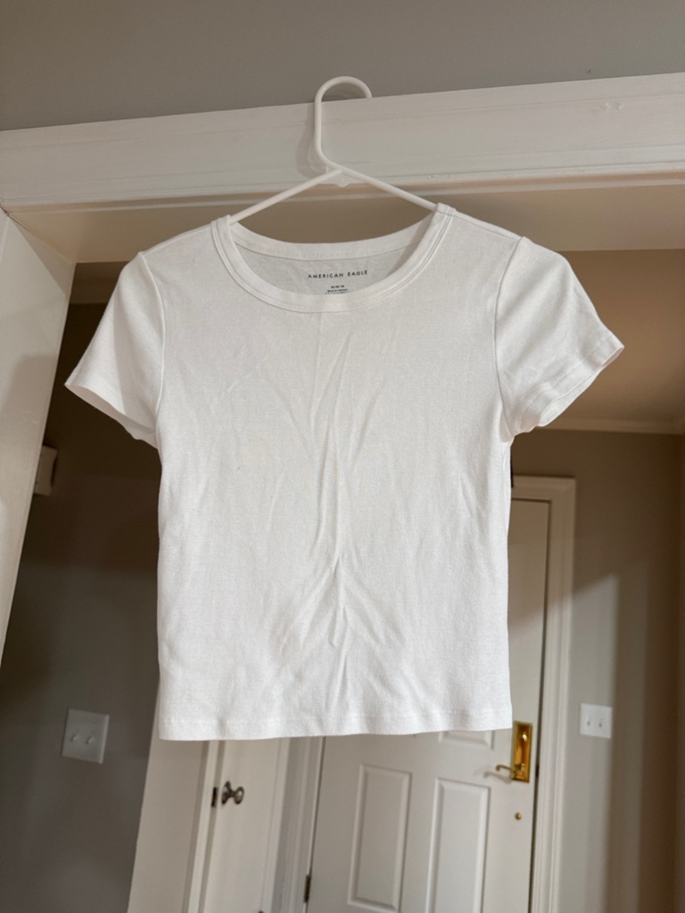 American Eagle Outfitters White Short Sleeve Crewneck Tee